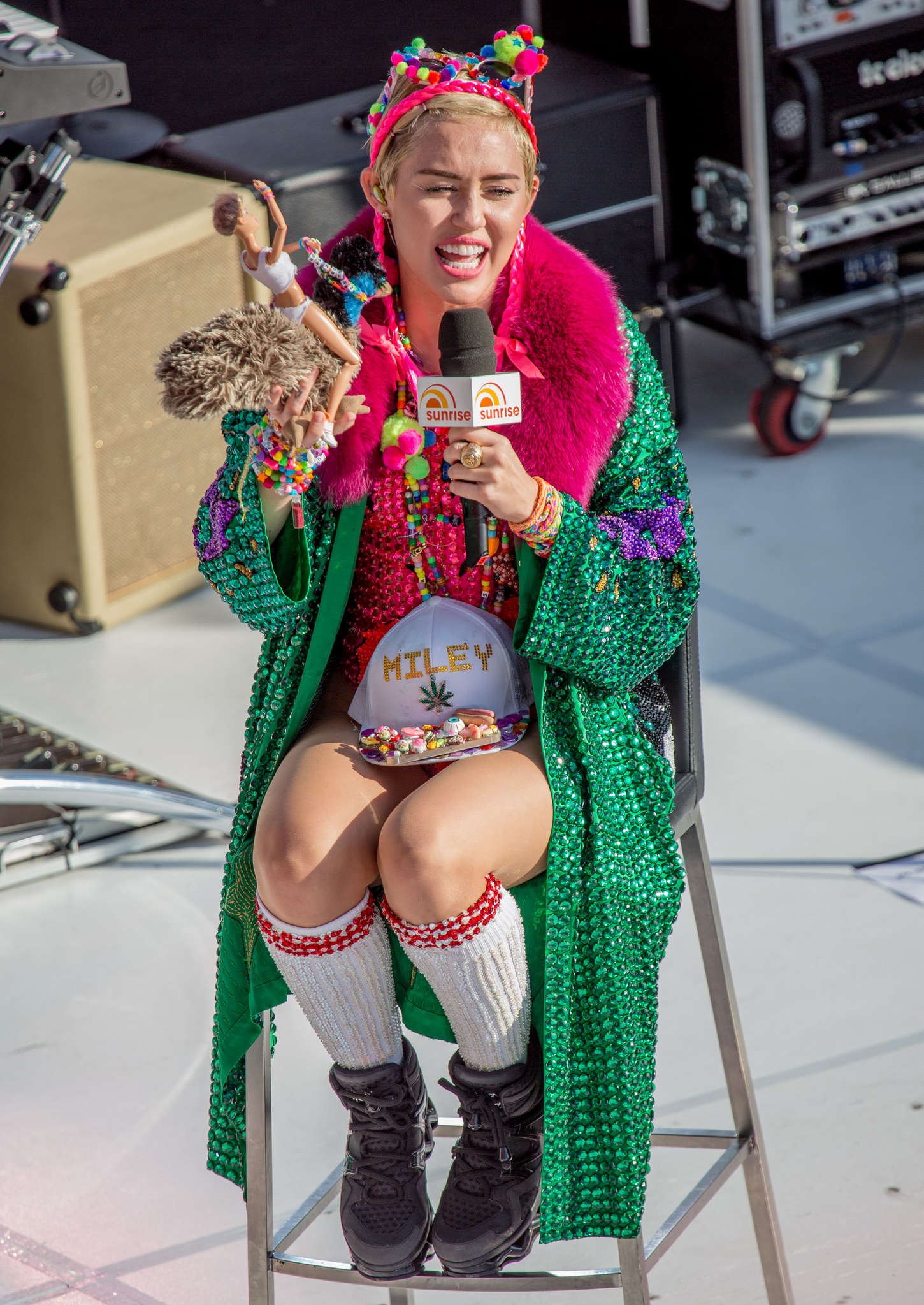Miley Cyrus – Preforms Live at Sunrise Morning TV -09