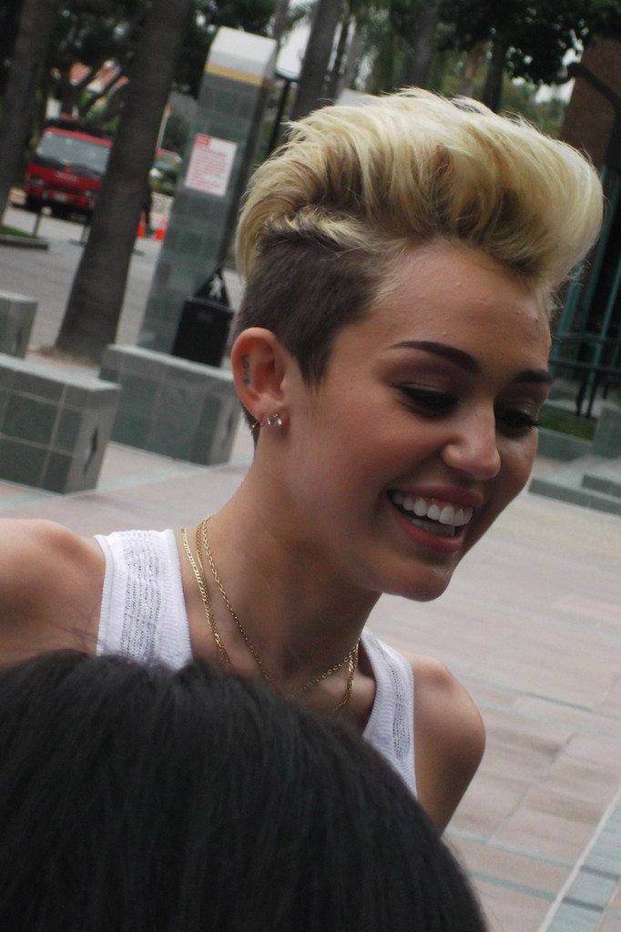 Miley Cyrus with Ryan Seacrest and fans -04 | GotCeleb