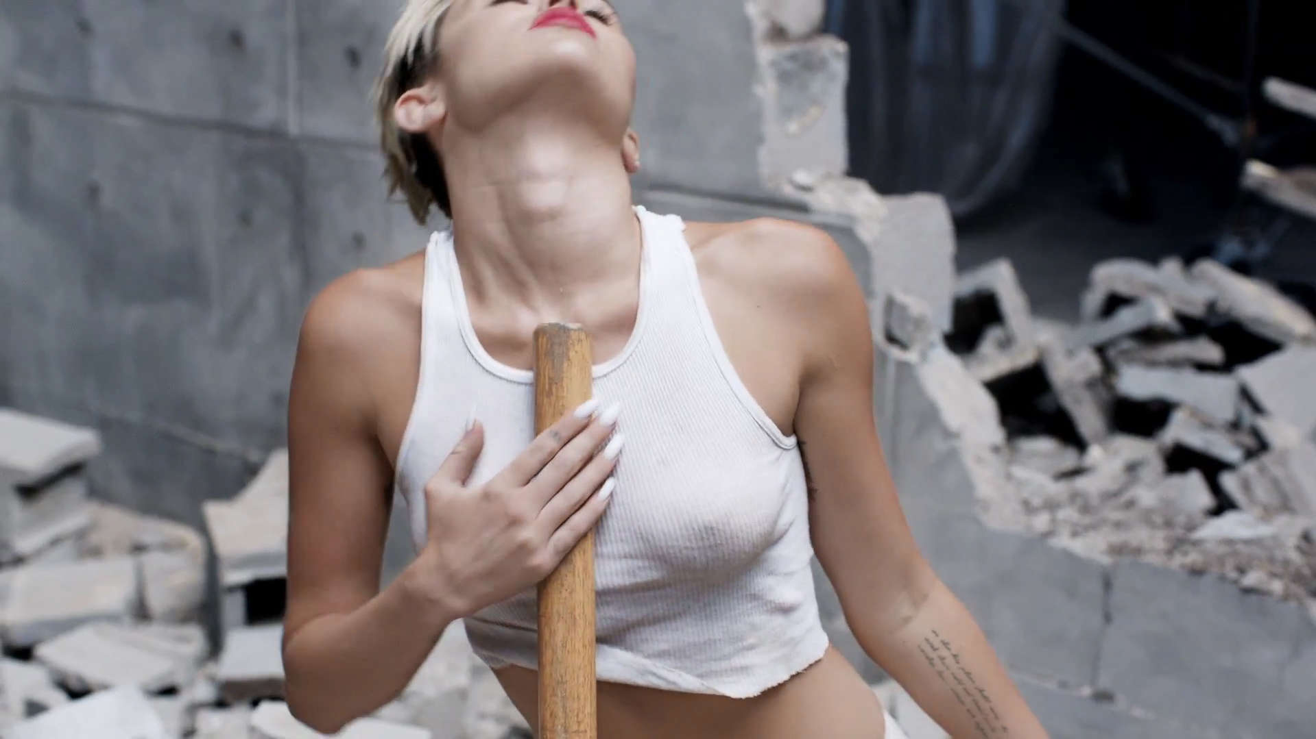 Miley-Cyrus-Wrecking. 