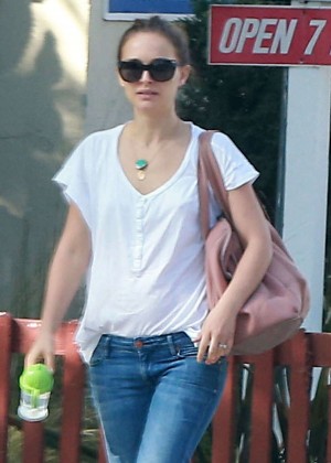 Natalie Portman in Jeans Out in Los Feliz