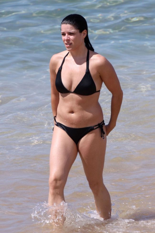 Neve Campbell - Bikini in Hawaii - Oct 22. 