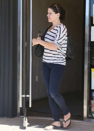 Neve Campbell - Leaving the Twist Cafe in Los Angeles