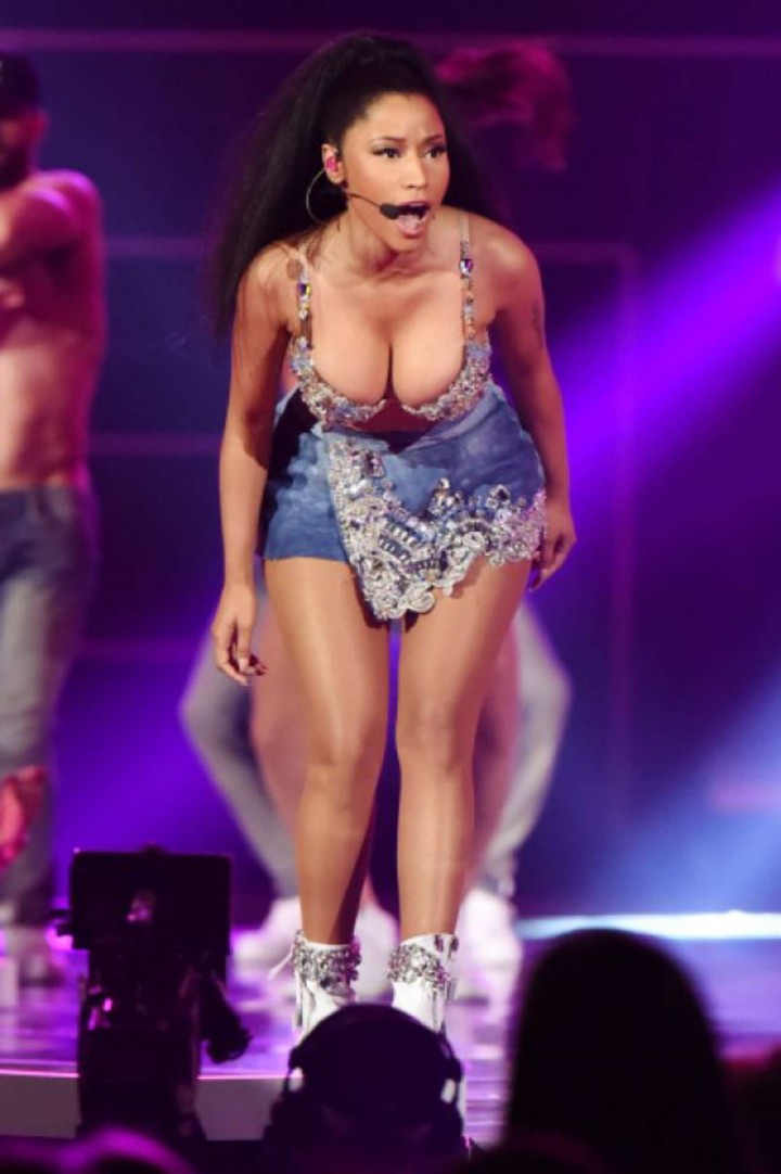 Nicki Minaj Performs Live at Fashion Rocks 2014