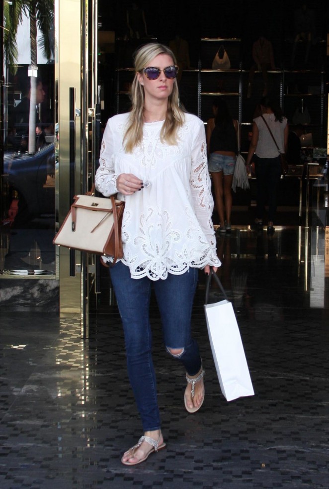 Nicky Hilton in Ripped Jeans - Shopping in Los Angeles
