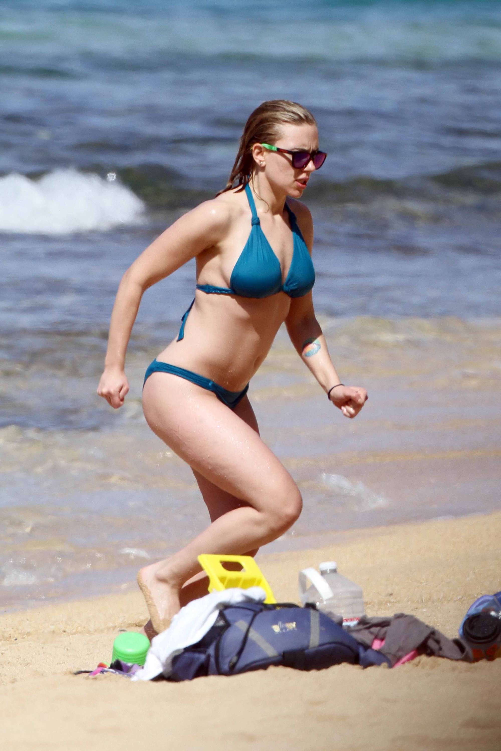 Scarlett Johansson Bikini pics from Hawaii 2012-26 GotCeleb