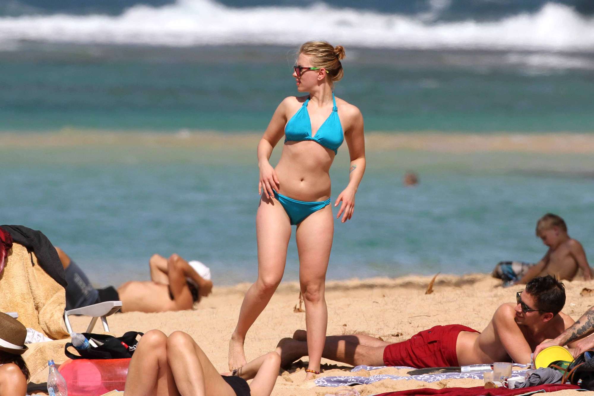 Scarlett Johansson bikini in Hawaii. 