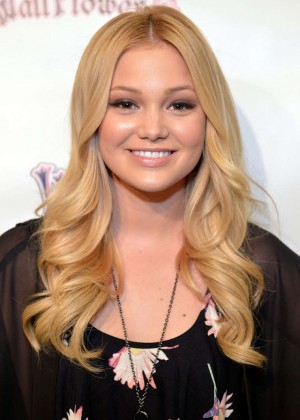 Olivia Holt - Attend Wallflower Jeans Fashion Night Out in Los Angeles