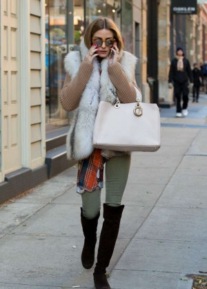 Olivia Palermo - Shopping in NYC