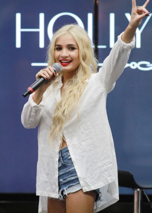 Pia Mia Perez in Jeans Shorts Performs at The Shoe Palace in Hollywood