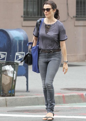 Rachel Weisz in Tight Jeans hailing a taxi cab in New York City