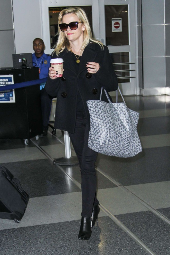Reese Witherspoon - Arriving at JFK Airpot in New York City