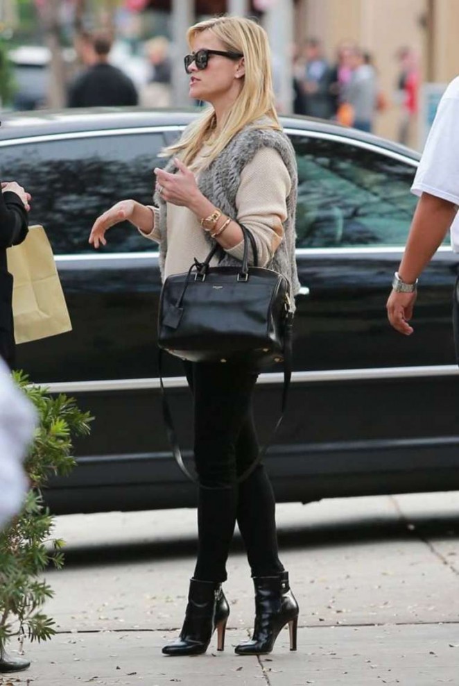 Reese Witherspoon in Black Jeans at the Palm Restaurant in Beverly Hills
