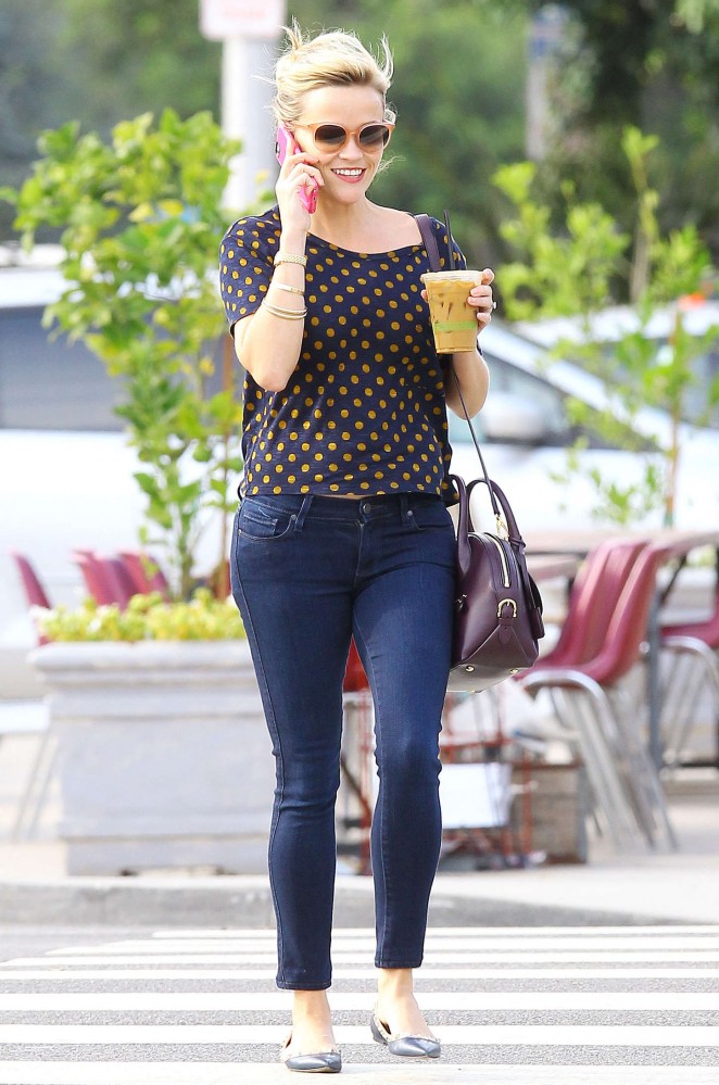 Reese Witherspoon in Tight Jeans -10 - GotCeleb