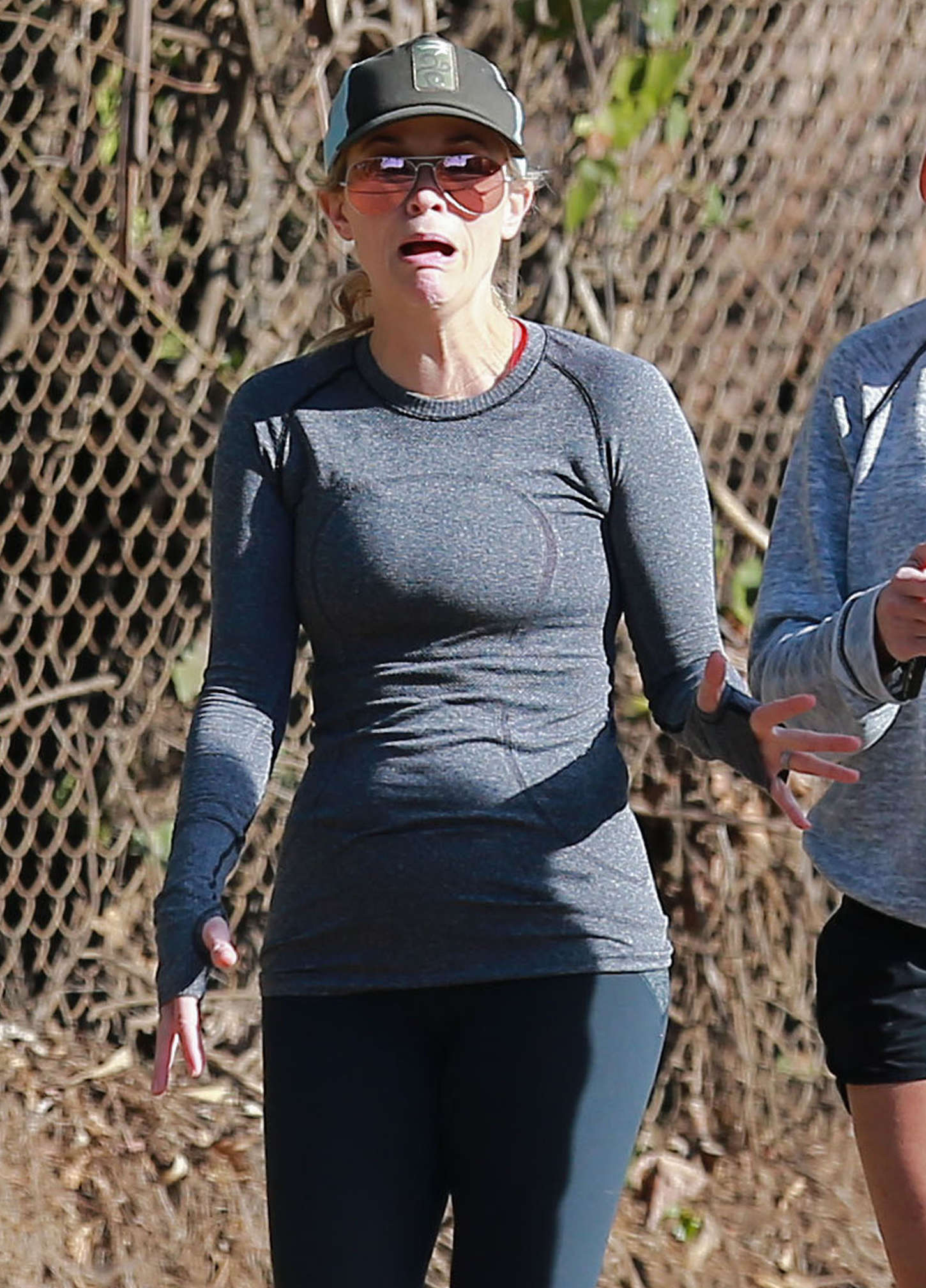 Reese Witherspoon in Spandex Jogging -07 | GotCeleb