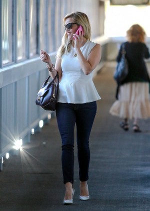 Reese Witherspoon in Tight Jeans Visiting a hospital in Santa Monica