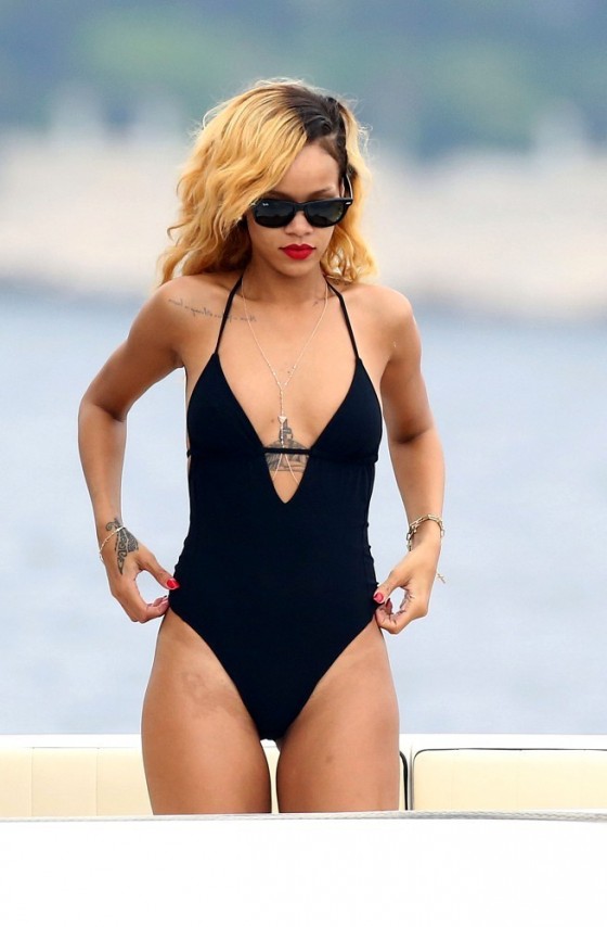 Rihanna Bikini in Monaco -04