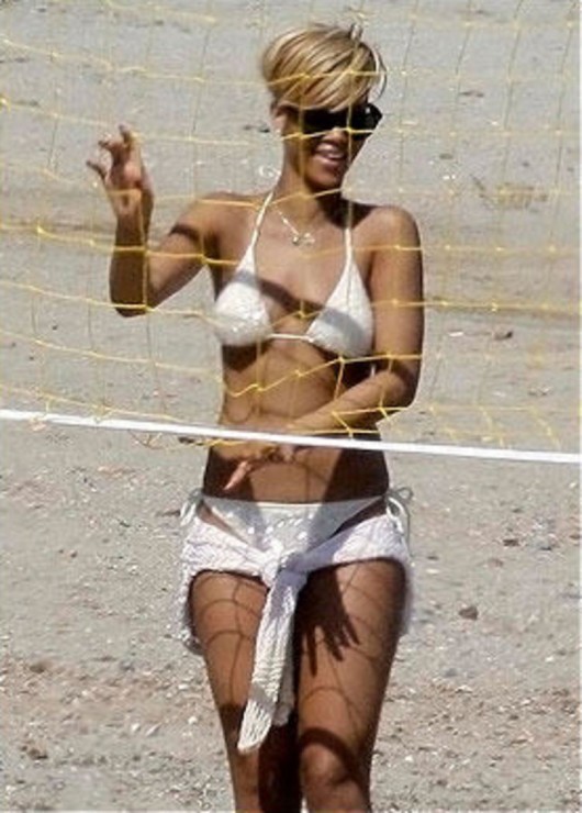 rihanna-white-bikini-at-the-sounio-beach-greece-in-athenas-06