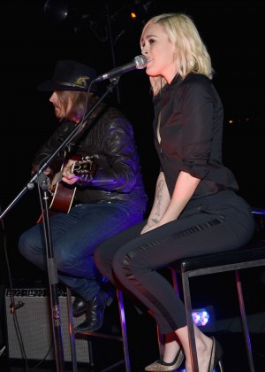 Rumer Willis Performs at The Note Pad in LA