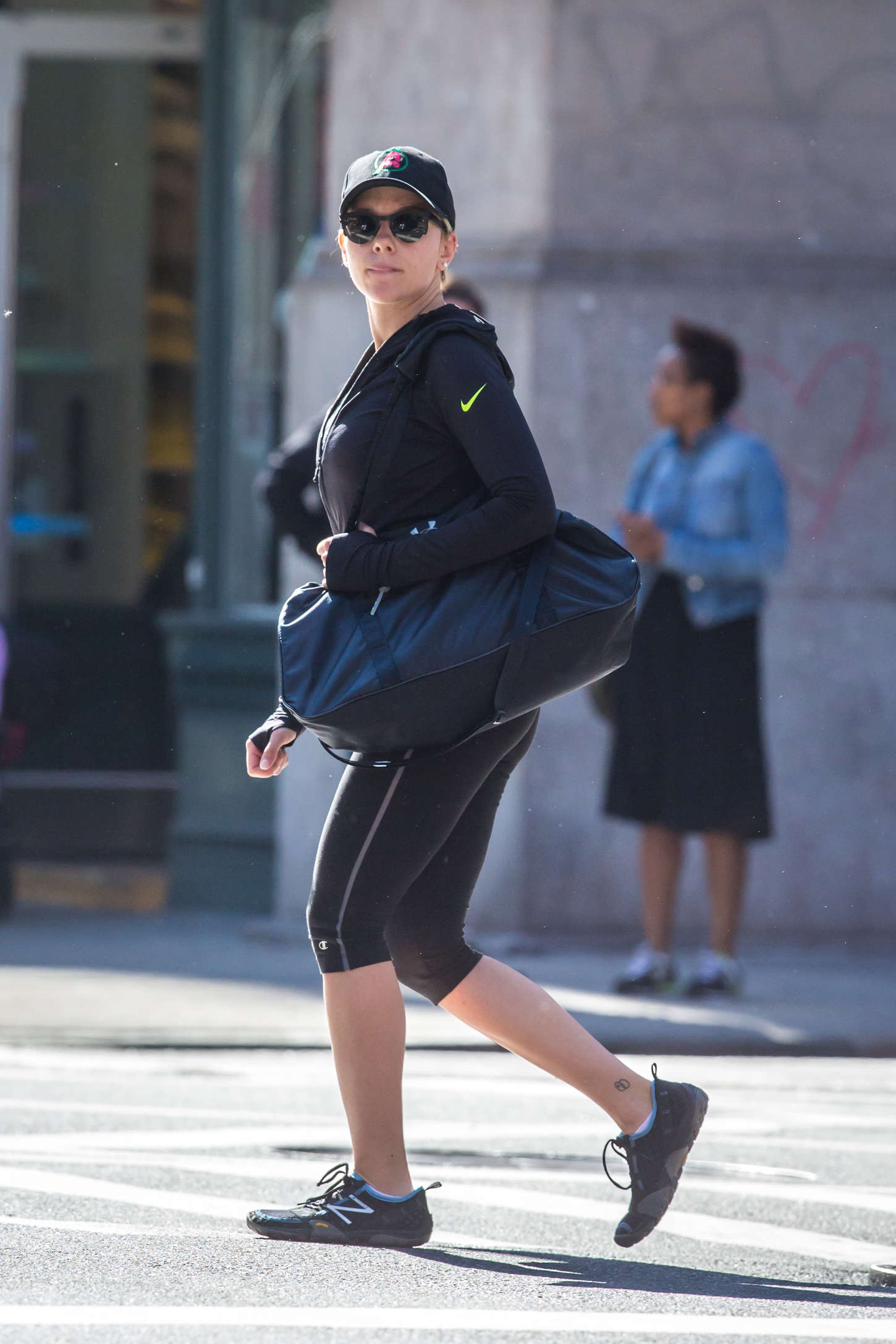 Scarlett Johansson 2014 : Scarlett Johansson tight leggings -03