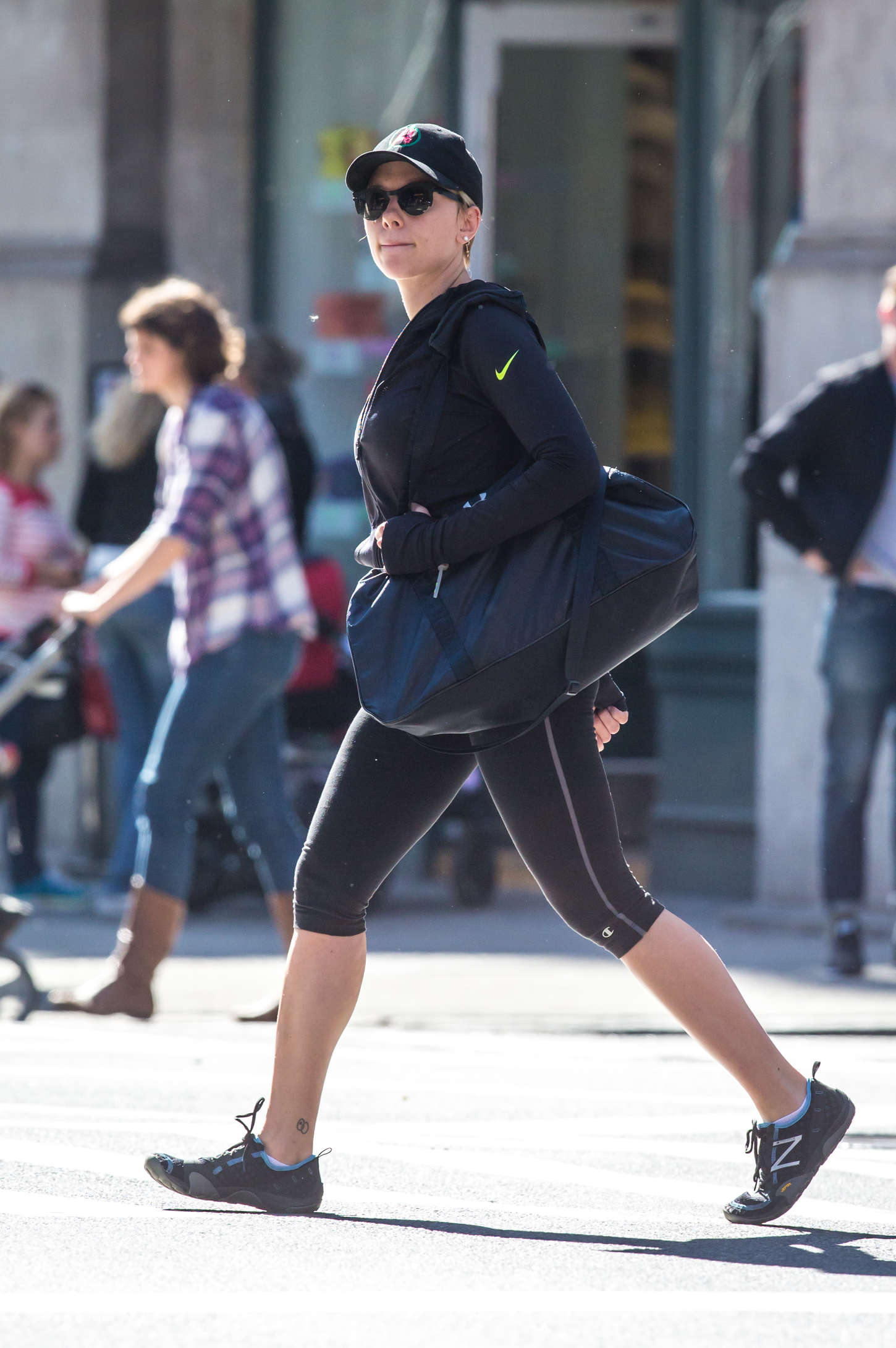 Scarlett Johansson 2014 : Scarlett Johansson tight leggings -09
