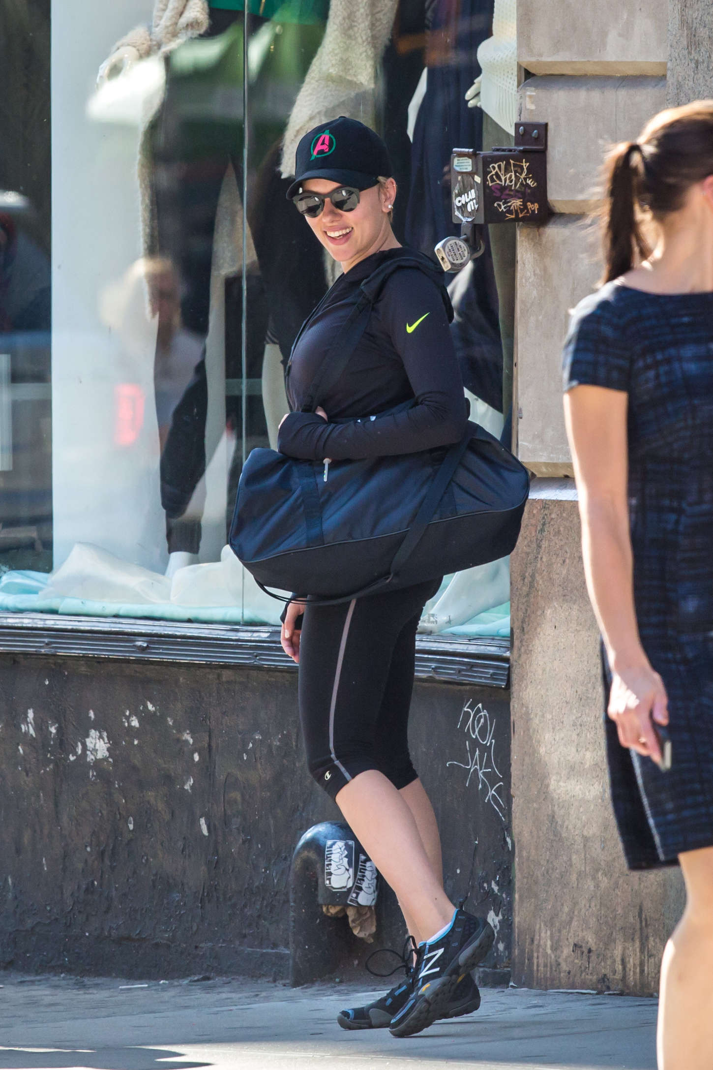 Scarlett Johansson 2014 : Scarlett Johansson tight leggings -21