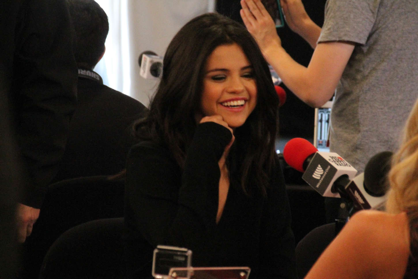Selena Gomez 2014 : Selena Gomez: 2014 American Music Awards Radio Row -03