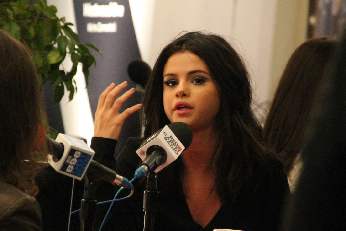 Selena Gomez 2014 : Selena Gomez: 2014 American Music Awards Radio Row -04