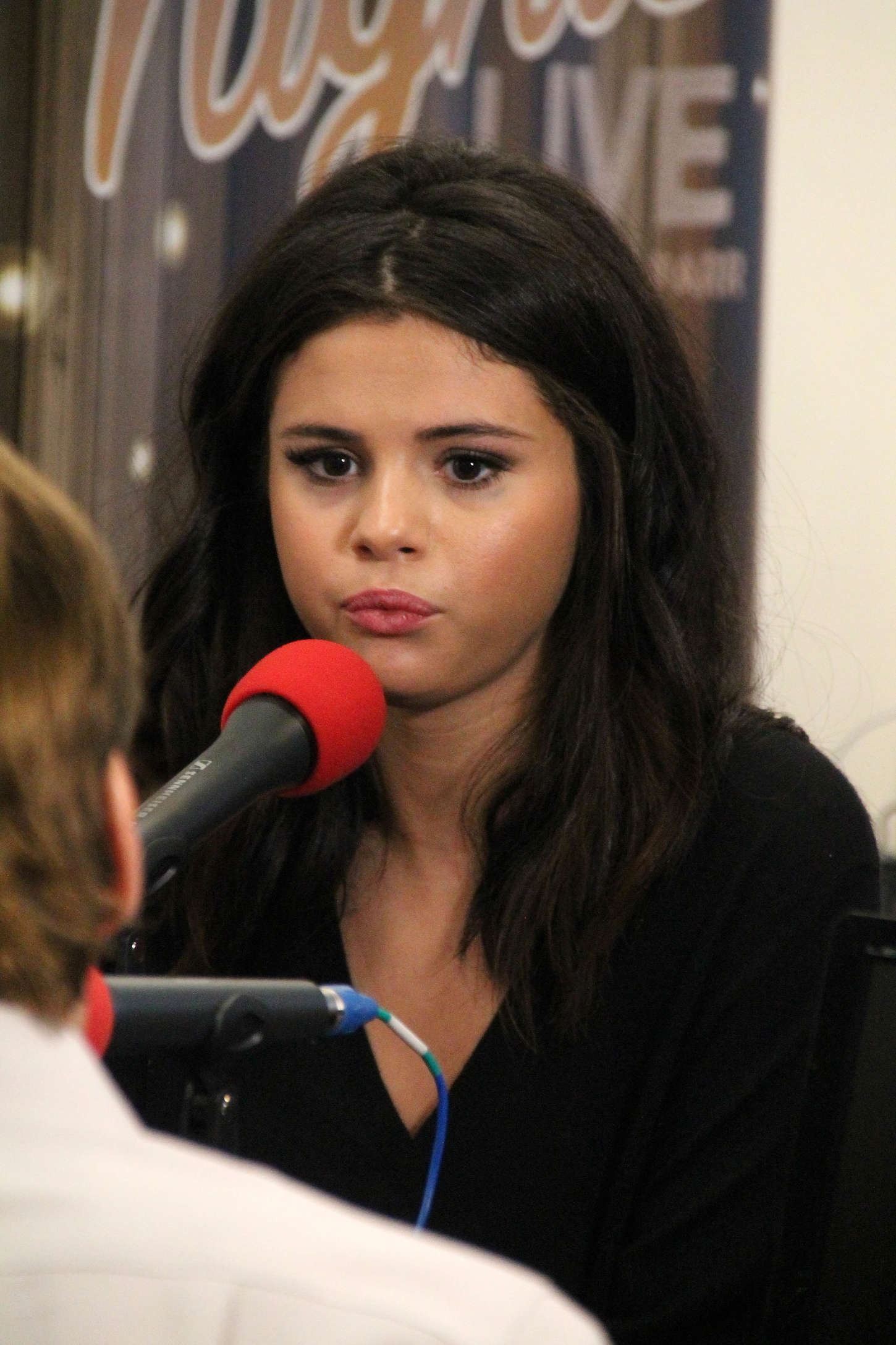 Selena Gomez 2014 : Selena Gomez: 2014 American Music Awards Radio Row -07