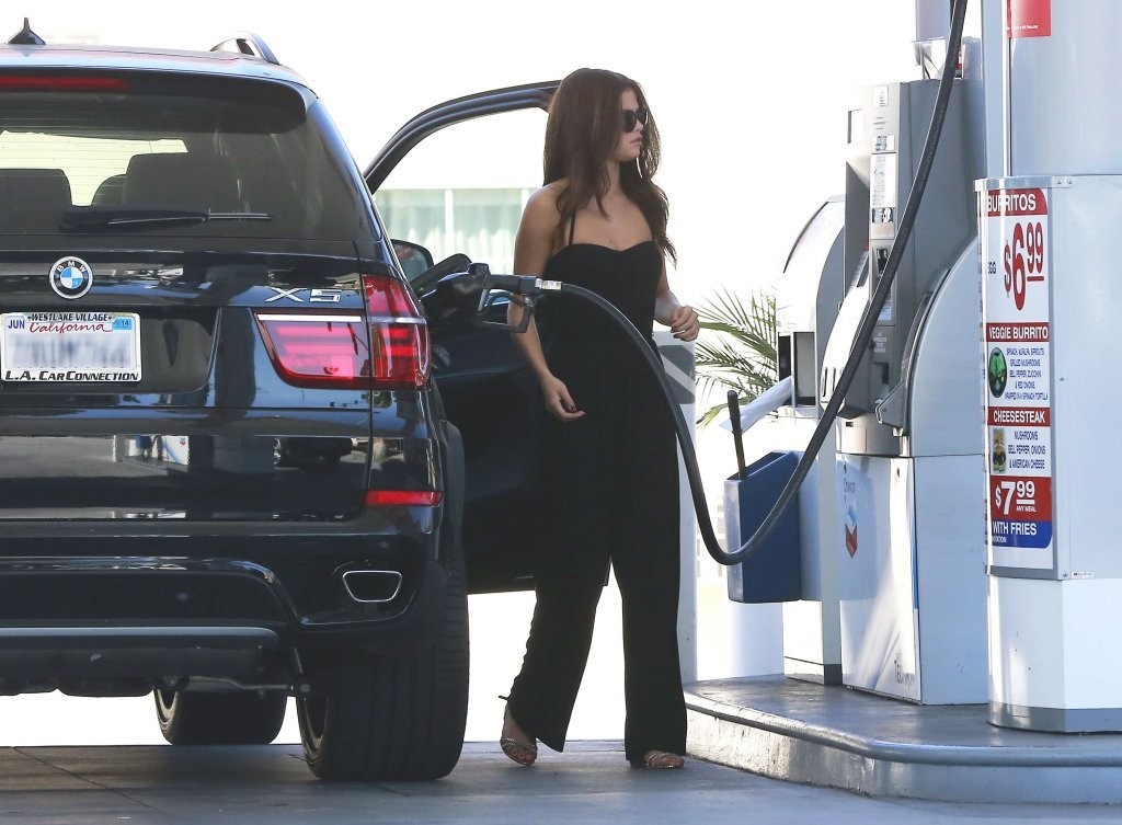 Selena Gomez 2013 : Selena Gomez – At a gas station in LA -11
