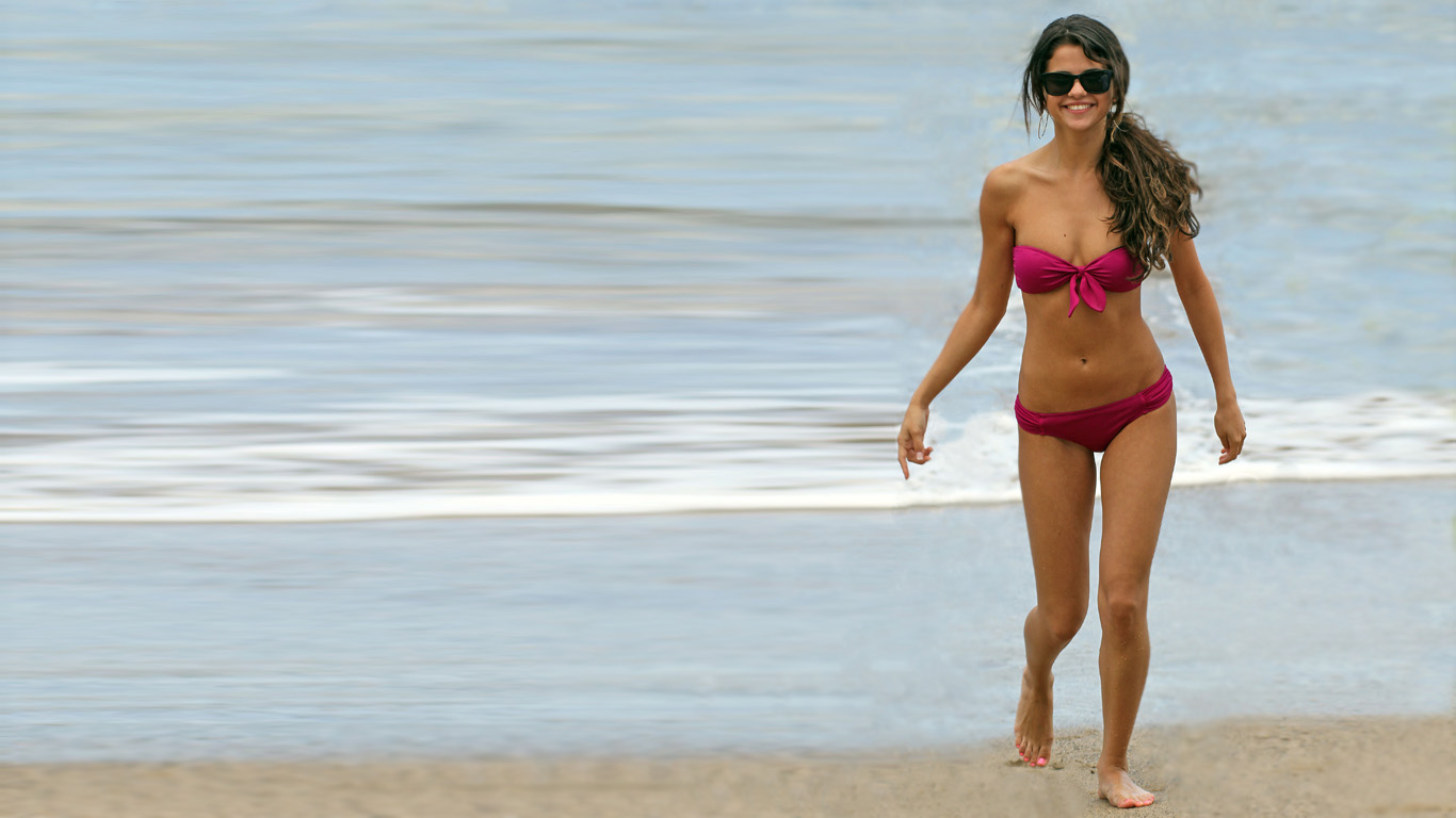 Selena Gomez 2012 : Selena Gomez - Pink Bikini Wallpapers-01. 