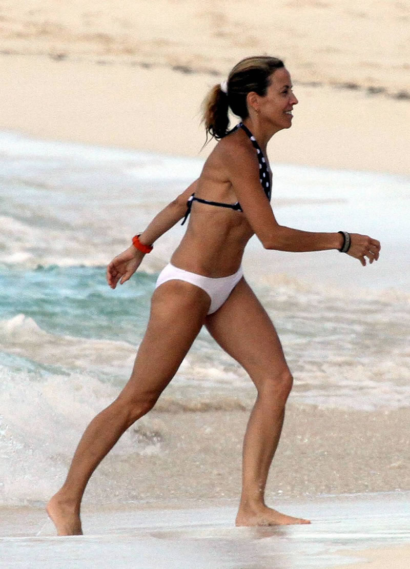 Sheryl Crow Bikini At Paradise Island In The Bahamas. 