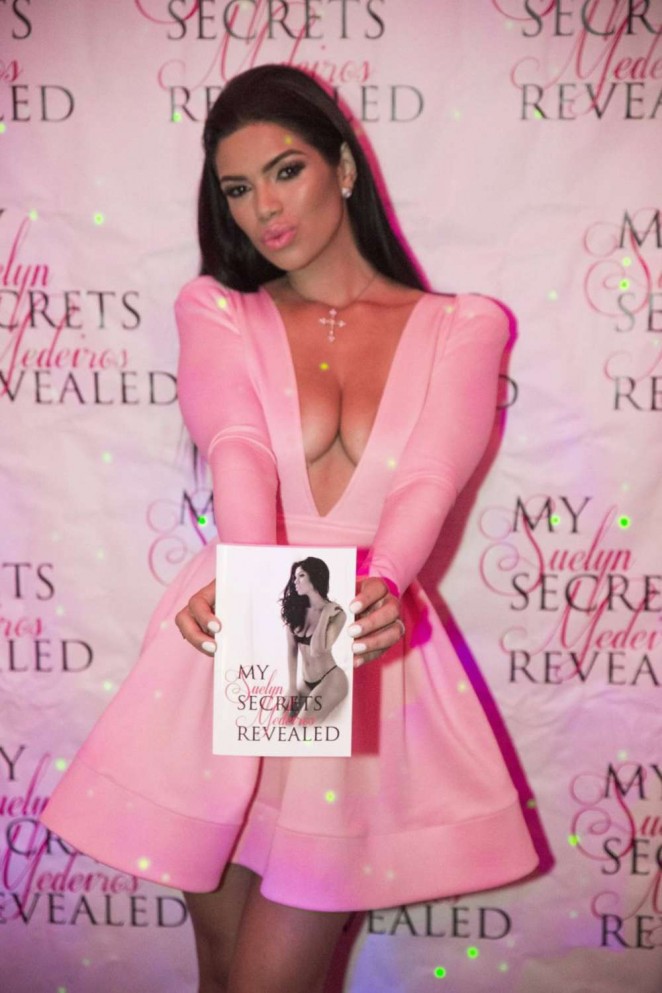 Suelyn Medeiros - Promoting her book "My Secrets Revealed" in Hollywood