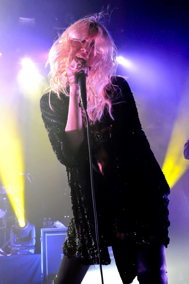 Taylor Momsen - Performs Live at The Pretty Reckless in Austin
