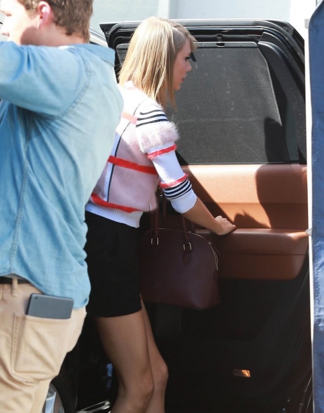 Taylor Swift in Shorts Heading to a Studio in LA