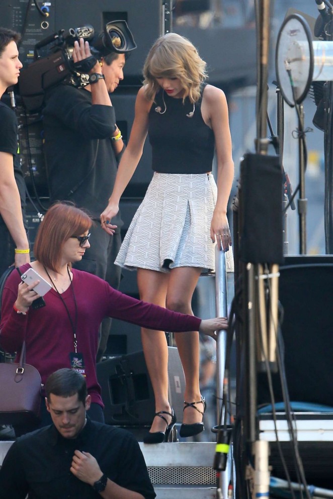Taylor Swift - Leaves Jimmy Kimmel Live in Hollywood