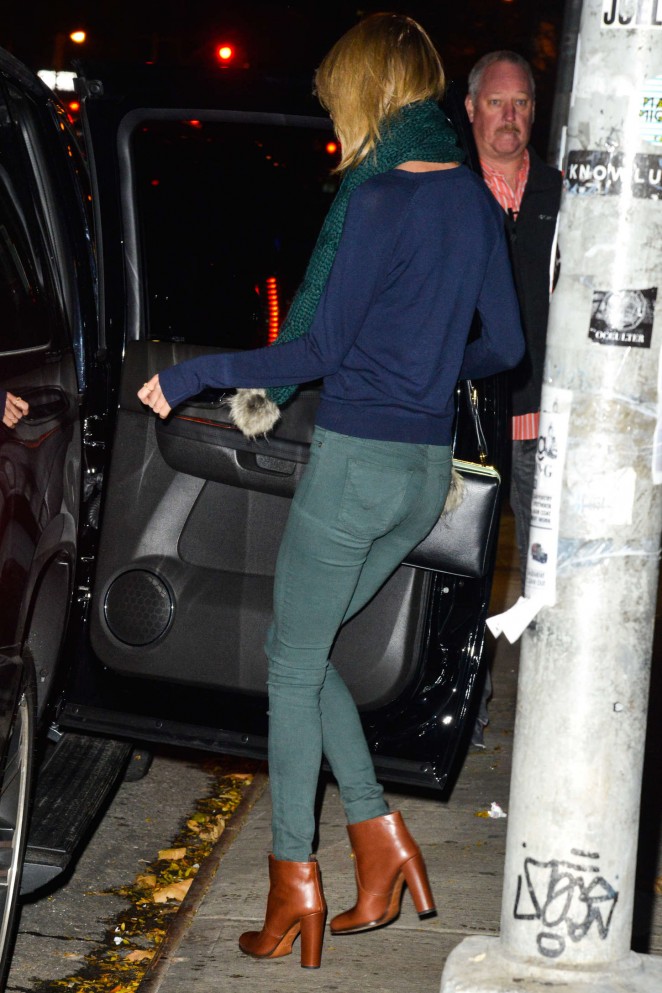 Taylor Swift in Green Jeans Leaving the gym in NYC
