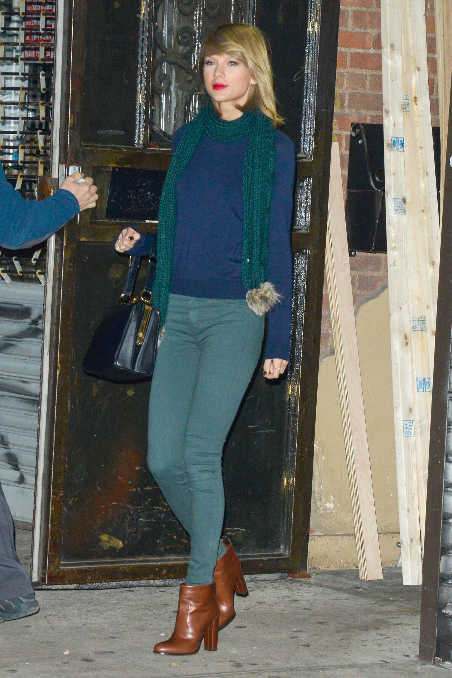 Pictures Of Taylor Swift In Tight Blue Jeans - Celebrity Gossip: Taylor ...
