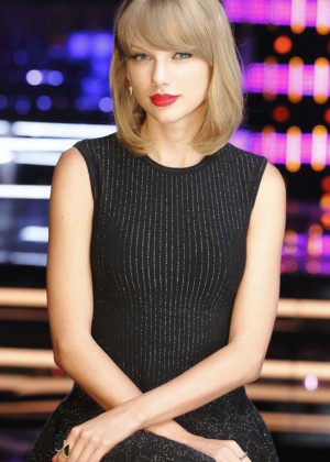 Taylor Swift - NBC's The Voice Season 7 Pics