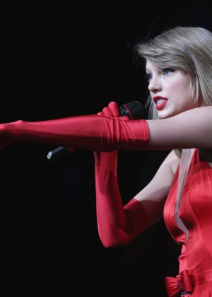 Taylor Swift – RED Tour in Tokyo – GotCeleb