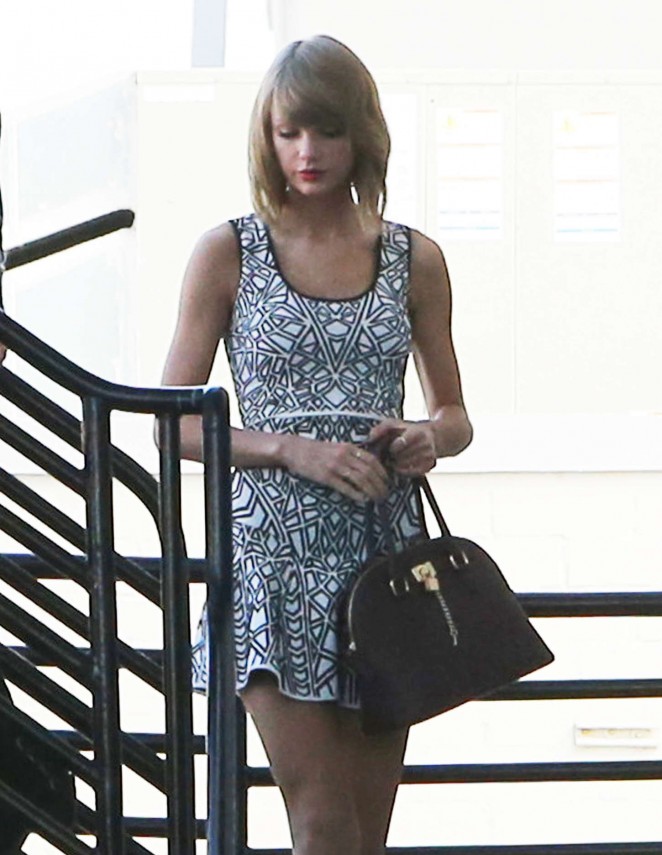 Taylor Swift - Seen out in Beverly Hills