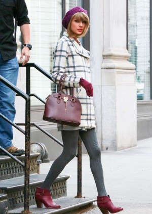 Taylor Swift leaving her apartment in NYC