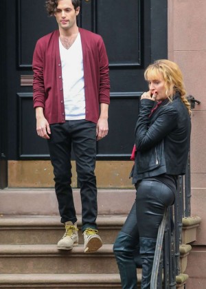 Uma Thurman & Penn Badgley - Filming "The Slap" in NYC