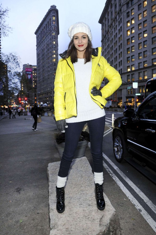 Victoria Justice - American Eagle Outfitters #AEOGetDownNYC Party Bus in New York