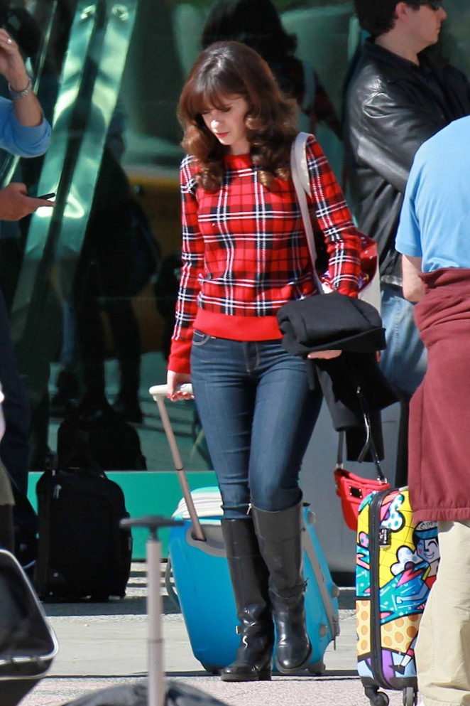 Zooey Deschanel in jeans Filming 'New Girl' set in LA
