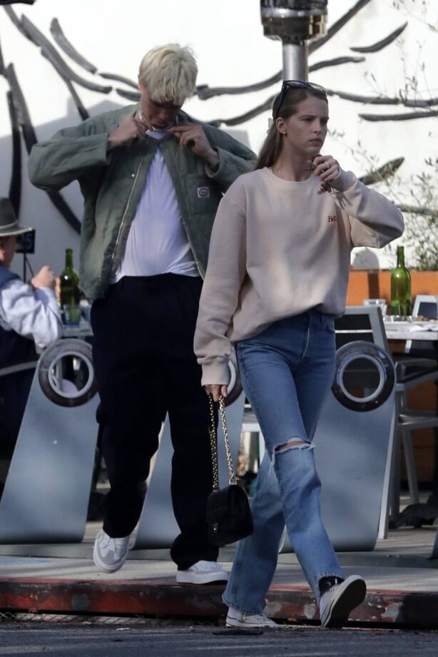 Abby Champion - Out for brunch in Los Angeles