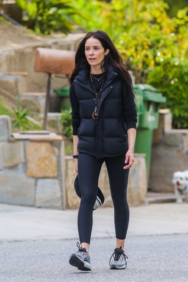 Abigail Spencer - Goes for a walk with a friend around Studio City