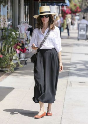 Abigail Spencer - Shopping candids In Los Angeles