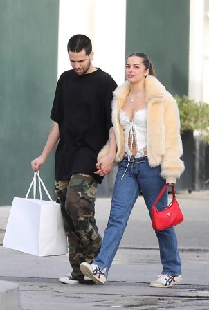 Addison Rae - Shopping candids with her boyfriend Omer on Melrose Place in L.A