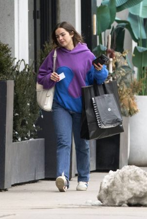 Addison Rae - Spotted Out Shopping in Toronto