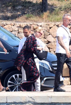 Adele - With boyfriend Rich Paul get on a boat in Puntaldia - Sardinia